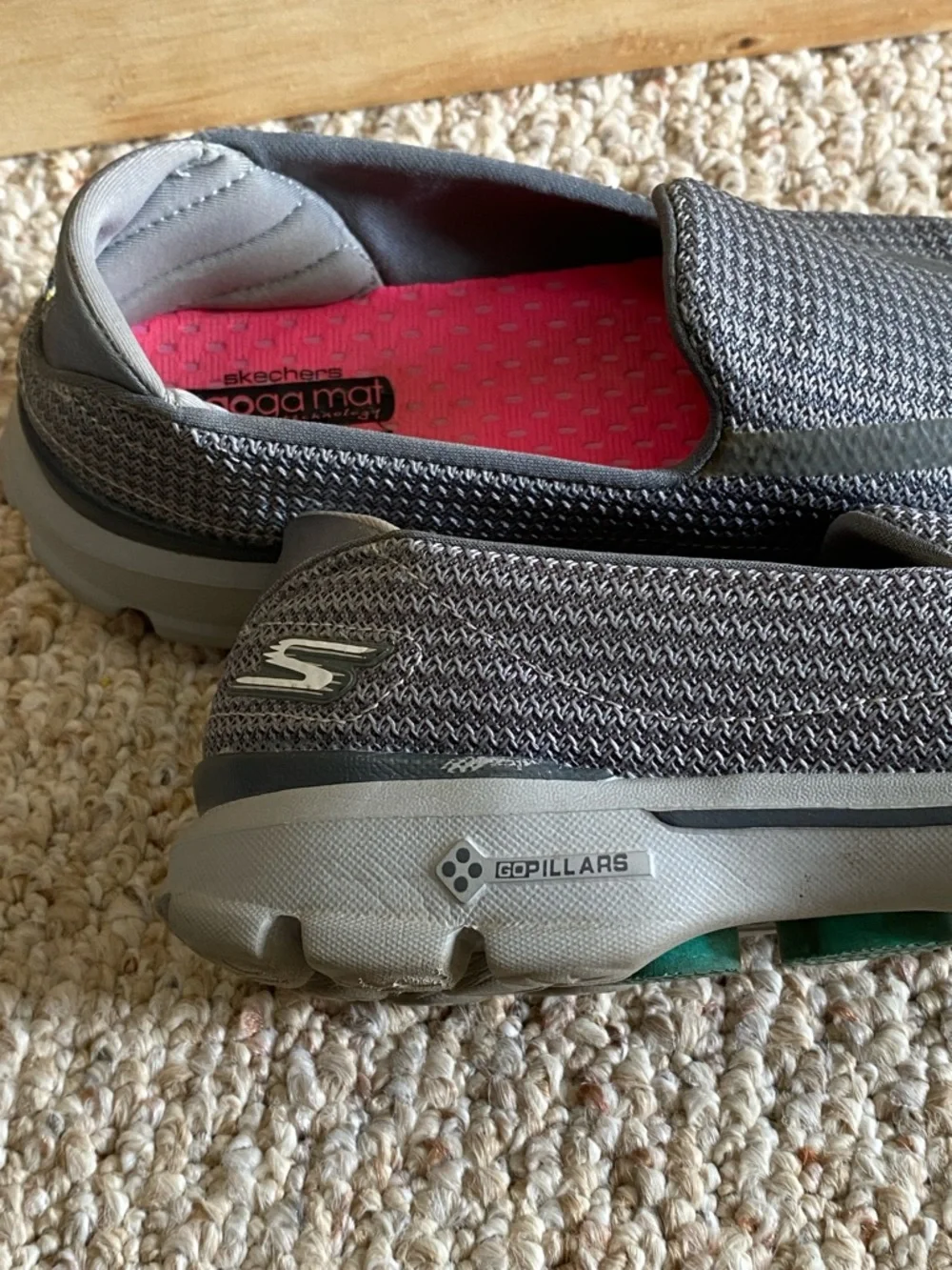 Skechers Go Walk 3 Slip-On Walking Sneakers in Gray with Pink Insole 8.5 - Picture 14 of 14